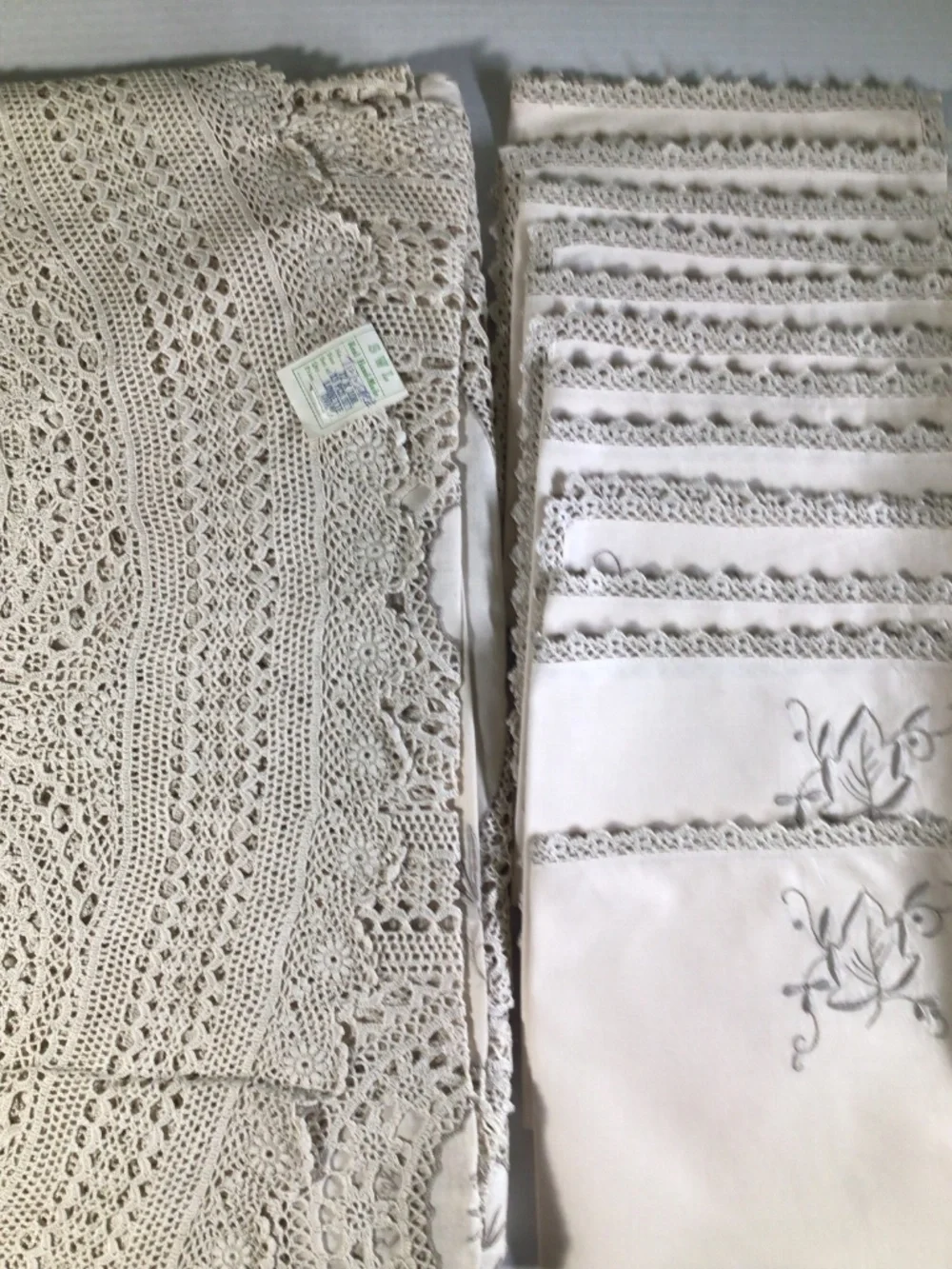Vintage SWL Linnette 13-Piece Hand-Made Oval Tablecloth Set
